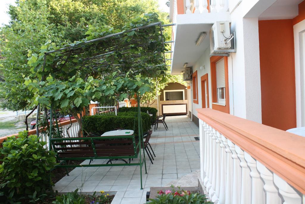 Apartments Brnjada Сутоморе Экстерьер фото