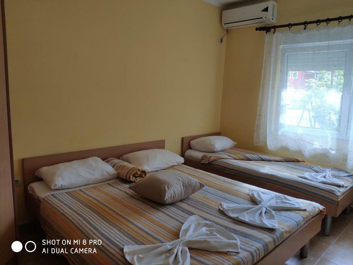 Apartments Brnjada Сутоморе Экстерьер фото